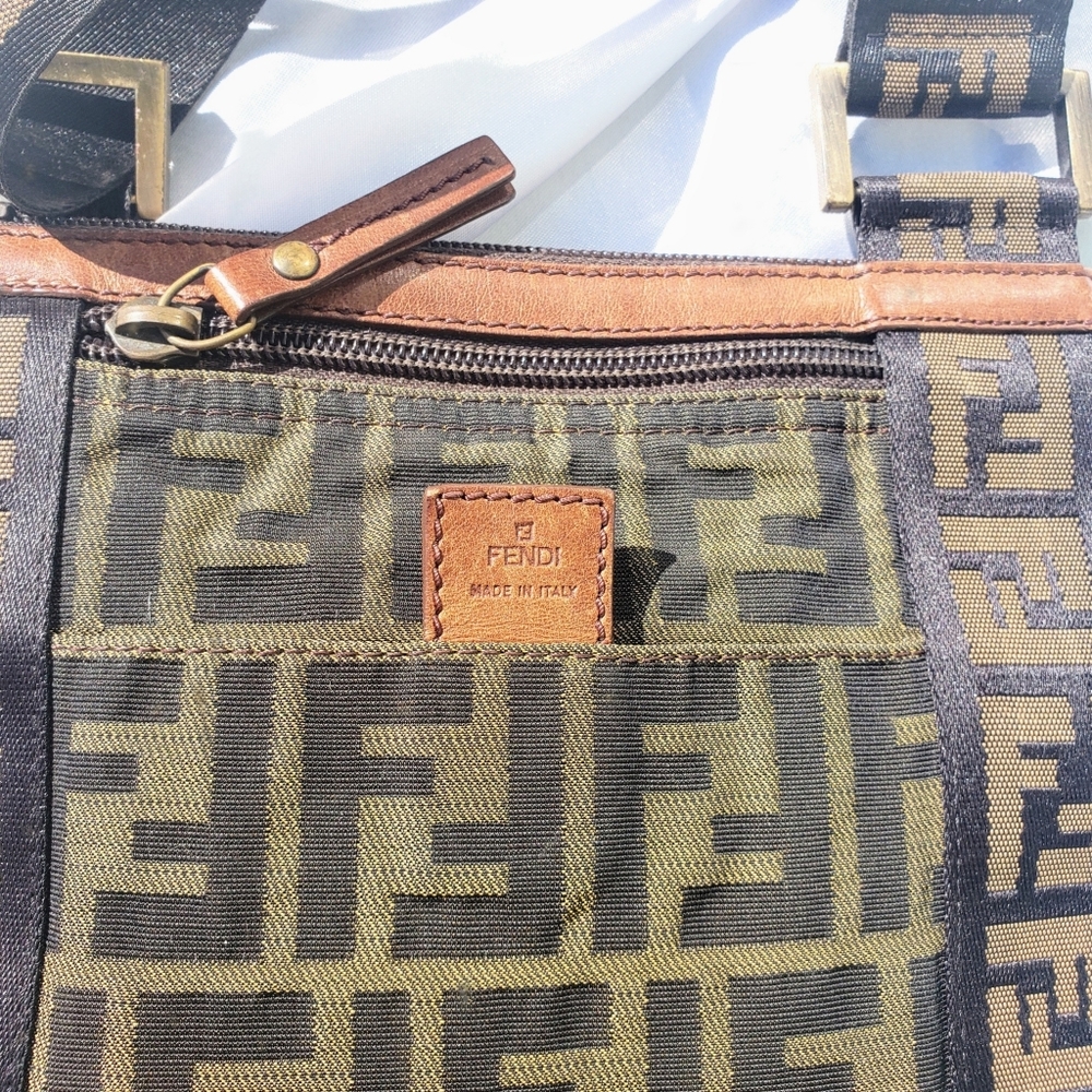 🐝SOLD FENDI ZUCCA MESSENGER CROSSBODY BAG🐝 - Picture 3 of 13